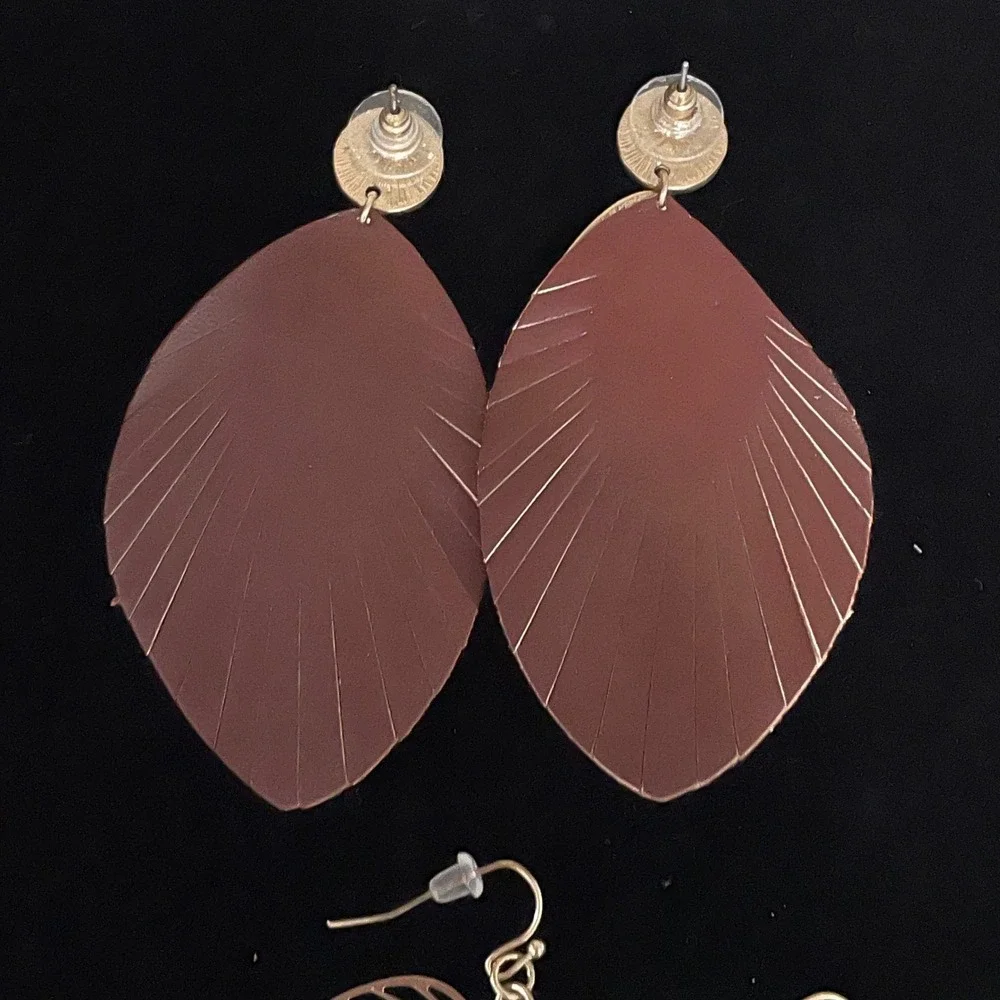Boho 2‎ pairs Dangle Earrings, Gold Burgundy Feather and Large Gold leaves